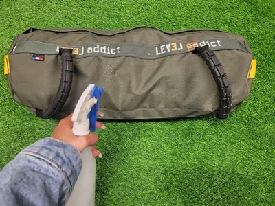 Sandbag S avec un vaporisateur à eau 